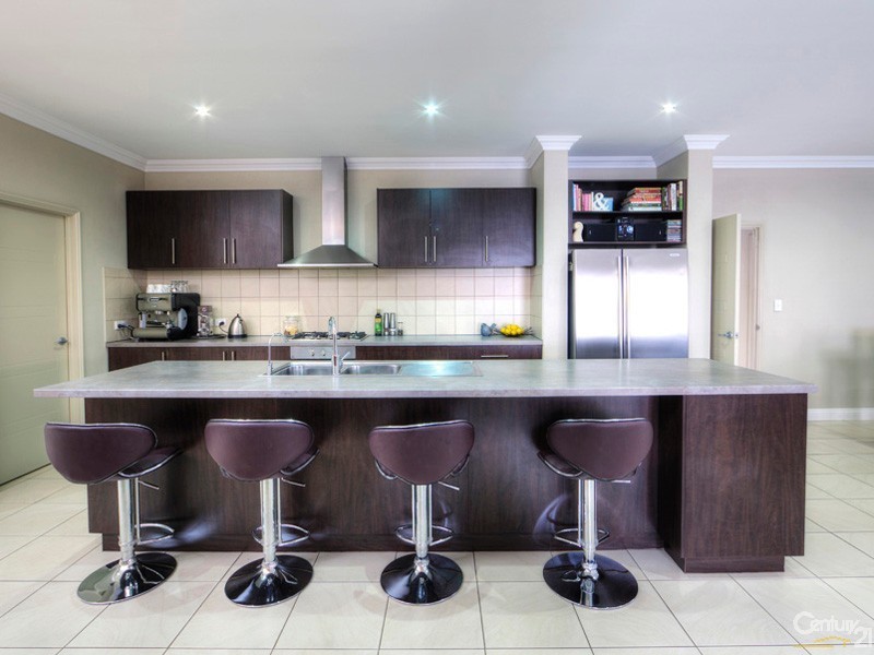 9 Lowell Terrace, Piara Waters WA 6112