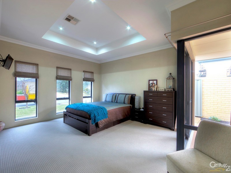 9 Lowell Terrace, Piara Waters WA 6112