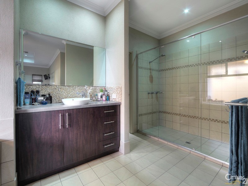 9 Lowell Terrace, Piara Waters WA 6112