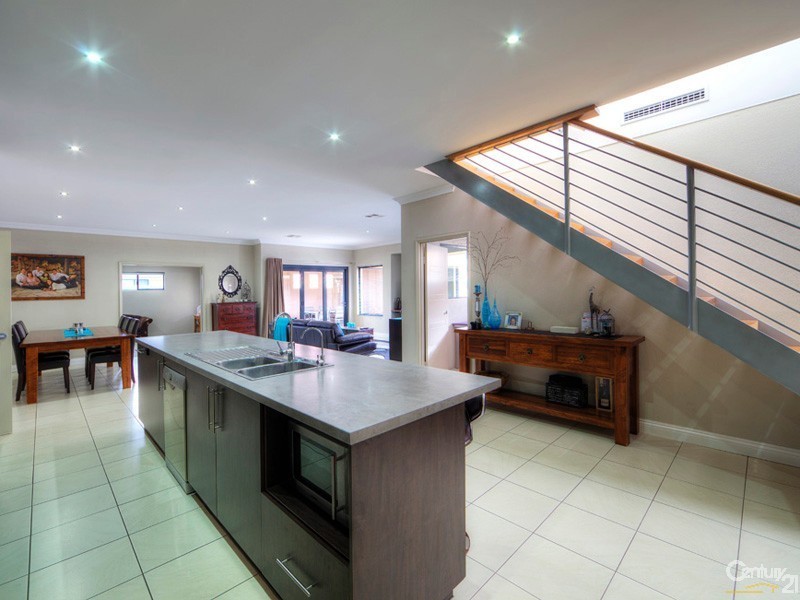 9 Lowell Terrace, Piara Waters WA 6112