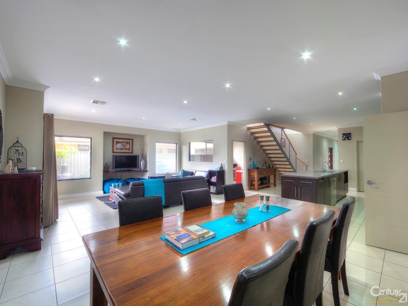 9 Lowell Terrace, Piara Waters WA 6112