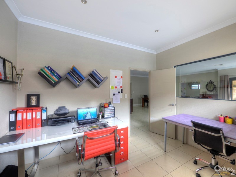 9 Lowell Terrace, Piara Waters WA 6112