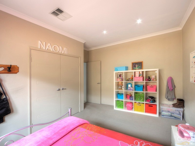 9 Lowell Terrace, Piara Waters WA 6112