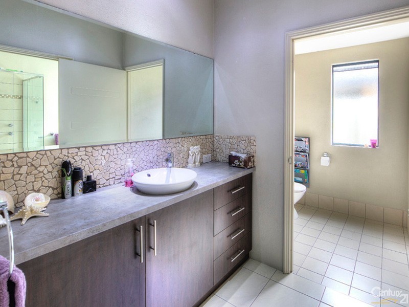 9 Lowell Terrace, Piara Waters WA 6112