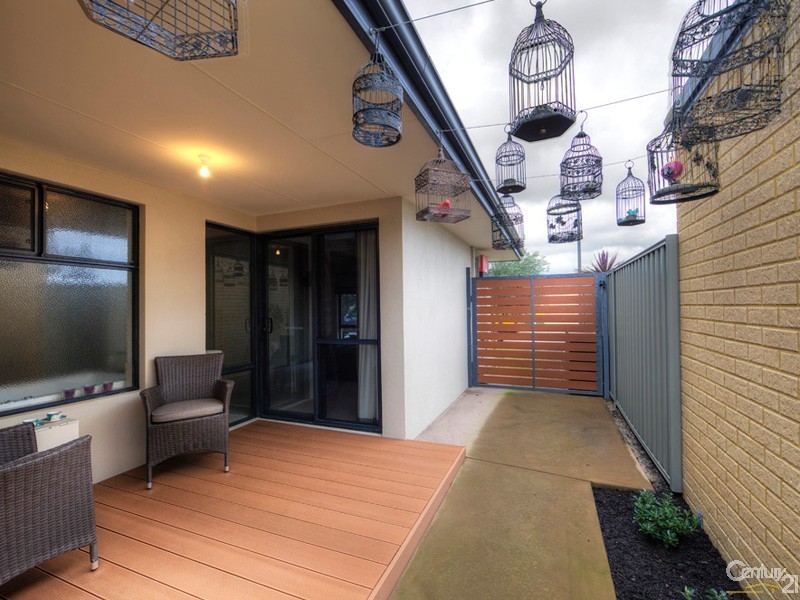 9 Lowell Terrace, Piara Waters WA 6112