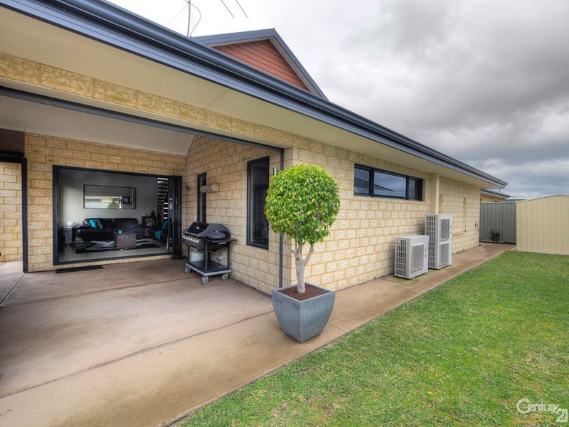 9 Lowell Terrace, Piara Waters WA 6112