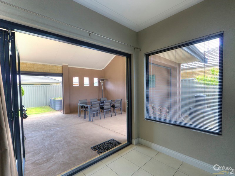 9 Lowell Terrace, Piara Waters WA 6112