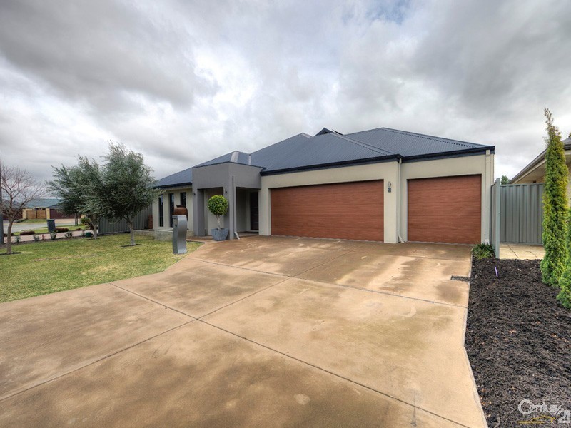 9 Lowell Terrace, Piara Waters WA 6112
