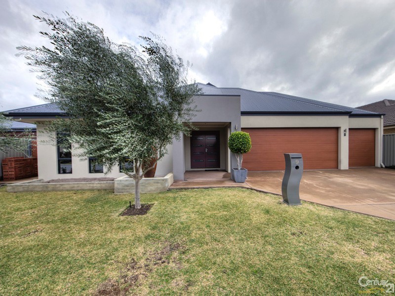9 Lowell Terrace, Piara Waters WA 6112