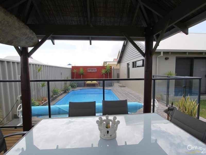 3 Naroona Drive, Dalyellup WA 6230