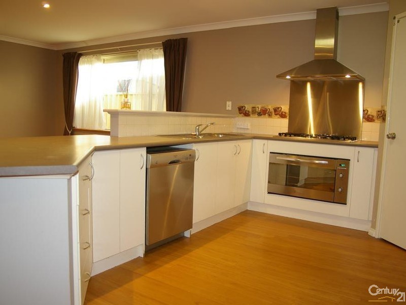 11 Tonkin Fariway, Dalyellup WA 6230