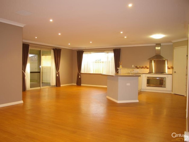 11 Tonkin Fariway, Dalyellup WA 6230