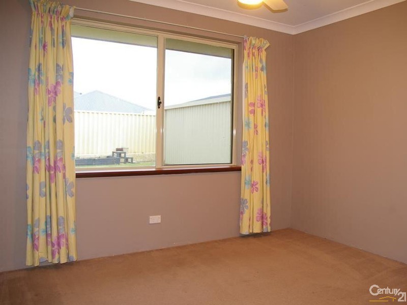 11 Tonkin Fariway, Dalyellup WA 6230