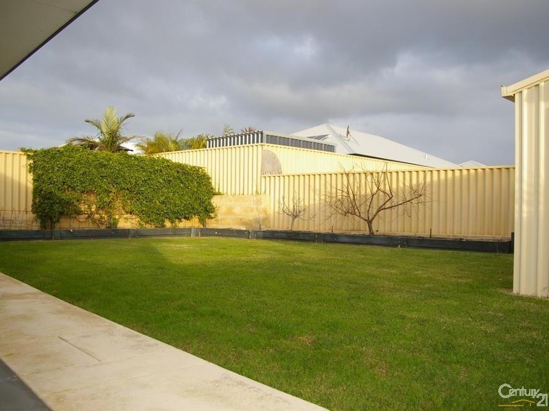 11 Tonkin Fariway, Dalyellup WA 6230