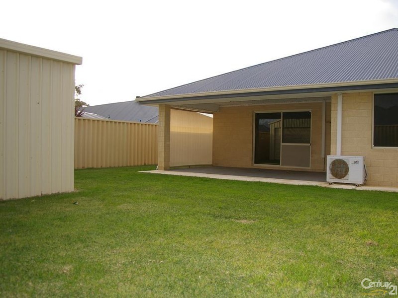 11 Tonkin Fariway, Dalyellup WA 6230