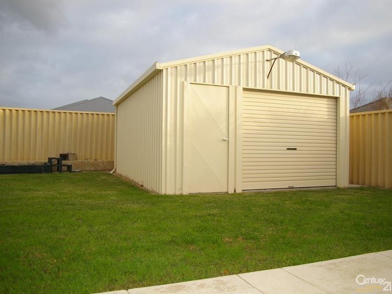 11 Tonkin Fariway, Dalyellup WA 6230