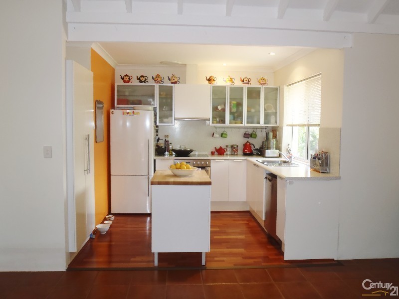 3 Hertford Elbow, College Grove WA 6230