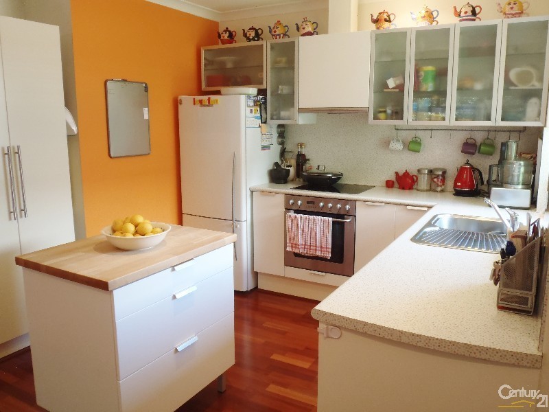 3 Hertford Elbow, College Grove WA 6230