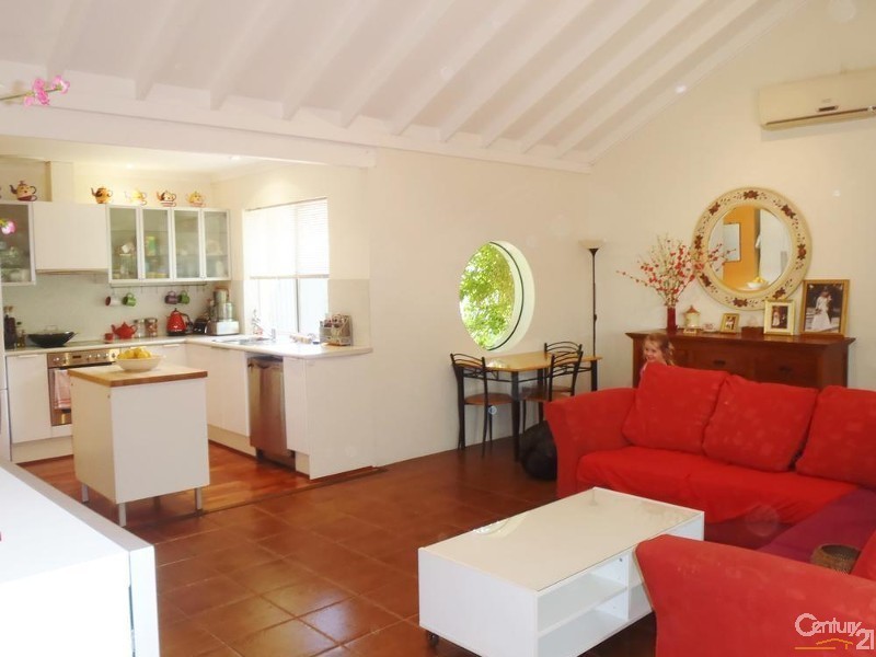 3 Hertford Elbow, College Grove WA 6230