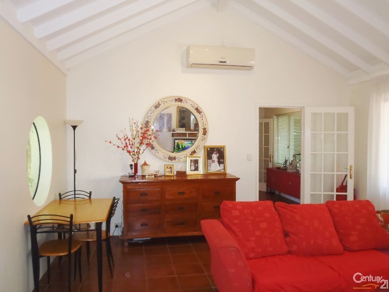 3 Hertford Elbow, College Grove WA 6230