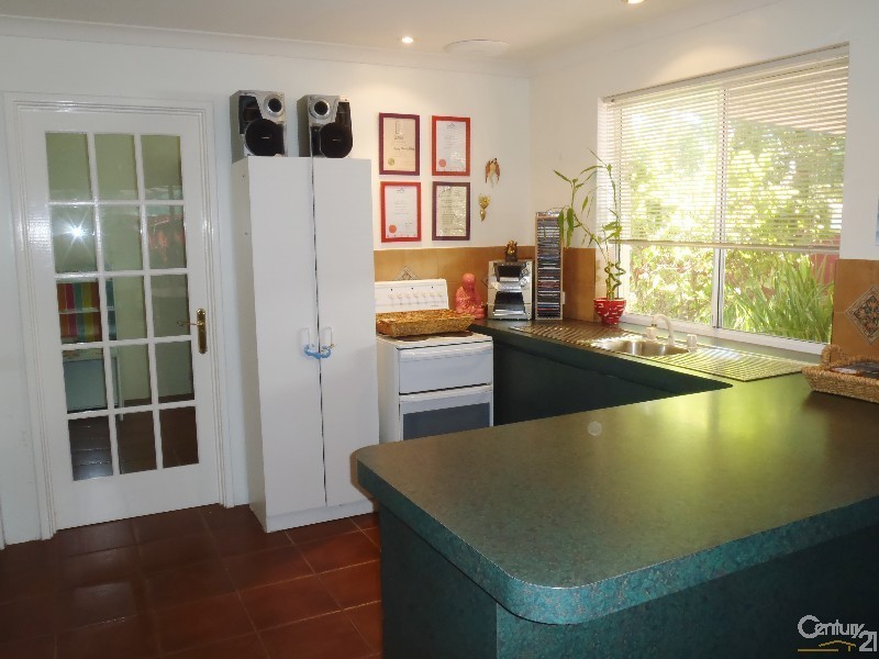 3 Hertford Elbow, College Grove WA 6230