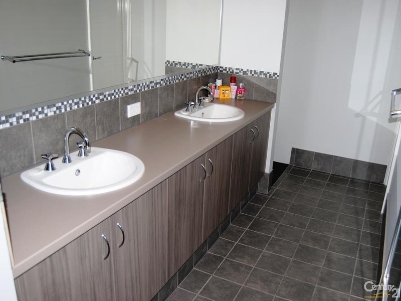 99 Glenhuon Boulevard, Eaton WA 6232