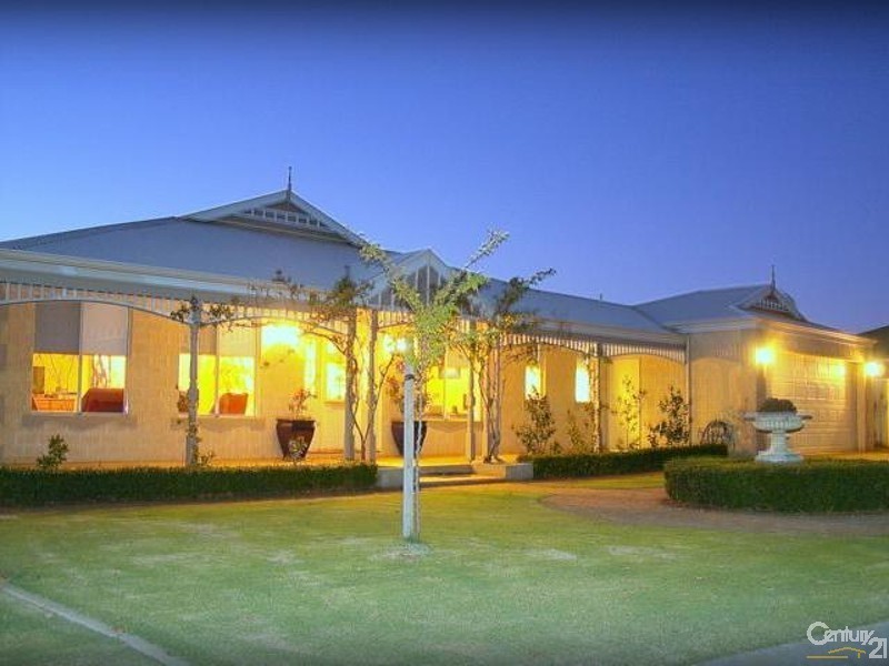 8 Litham Place, Pelican Point WA 6230