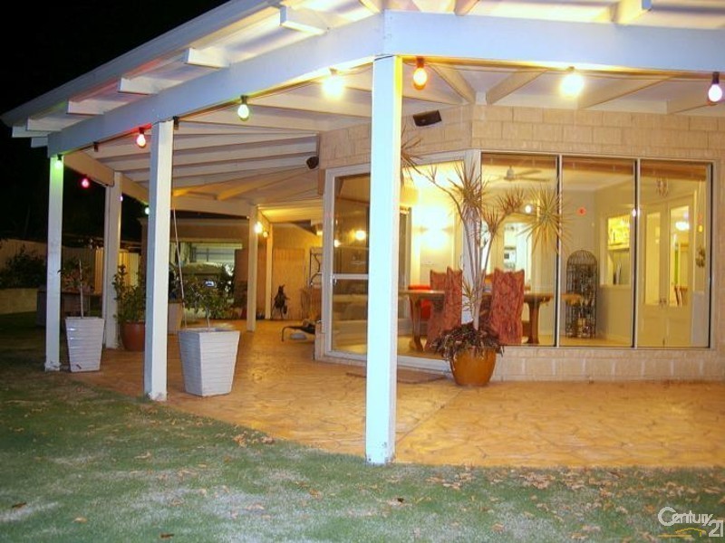 8 Litham Place, Pelican Point WA 6230