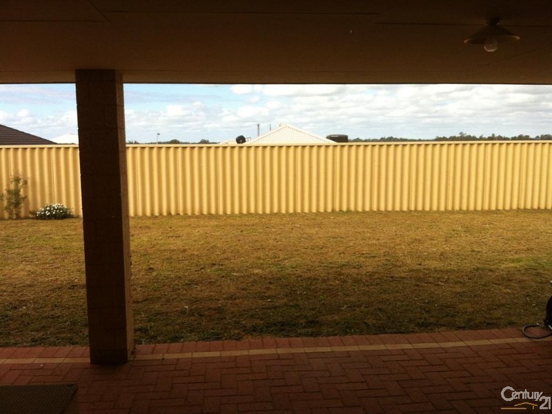 133 Hornibrook Avenue, Dalyellup WA 6230