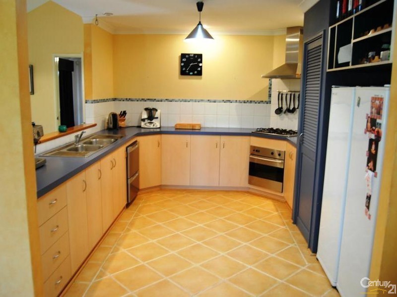 8 Samrose Road, Dalyellup WA 6230