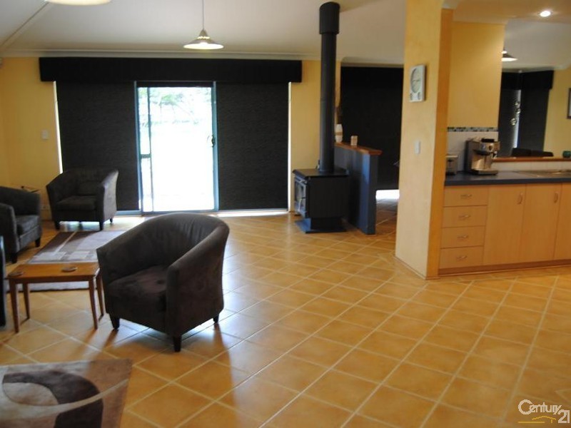 8 Samrose Road, Dalyellup WA 6230