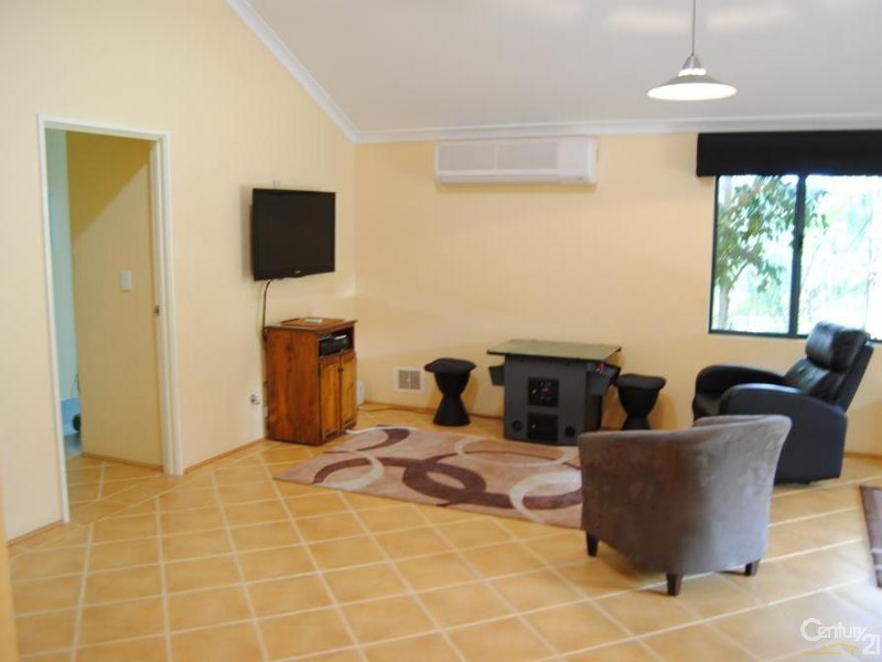 8 Samrose Road, Dalyellup WA 6230