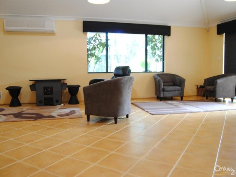 8 Samrose Road, Dalyellup WA 6230