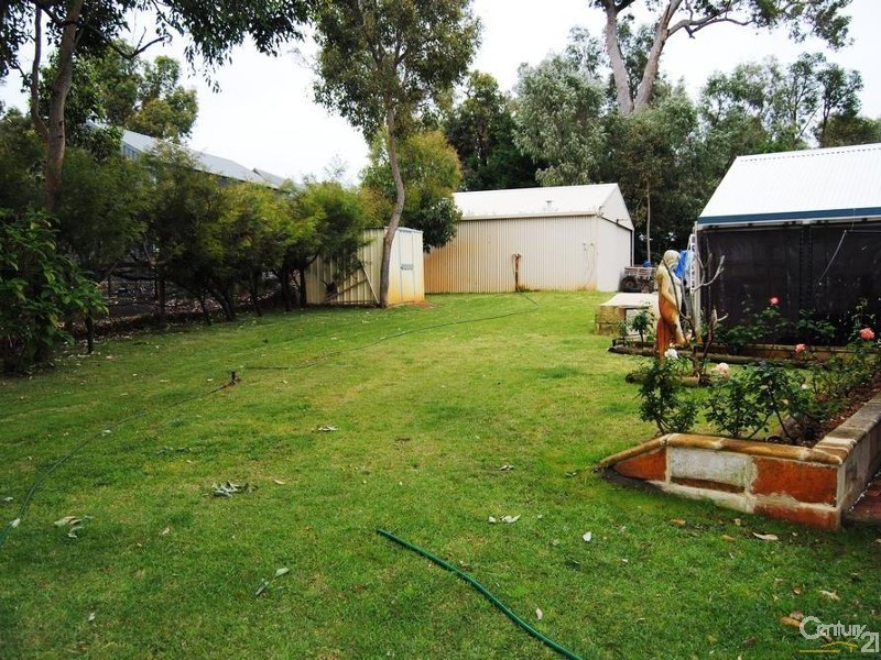 8 Samrose Road, Dalyellup WA 6230