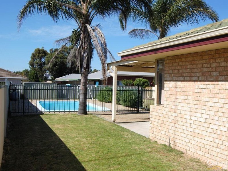 68 Winthrop Avenue, College Grove WA 6230