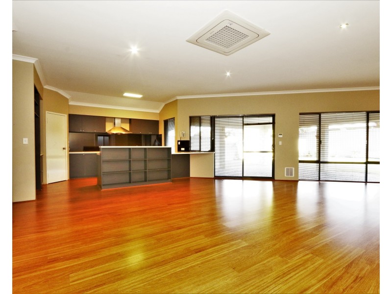 21 McMillan Drive, Dalyellup WA 6230