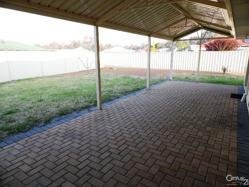 14 Rosebud Crescent, Eaton WA 6232