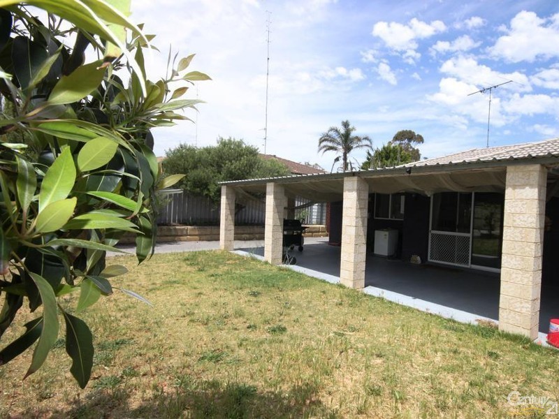 8 Whatman Way, Withers WA 6230