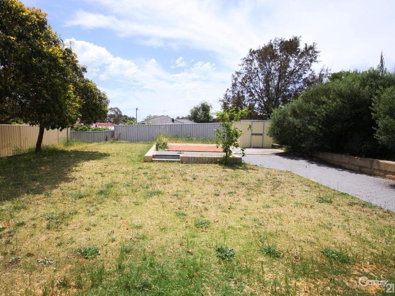 8 Whatman Way, Withers WA 6230