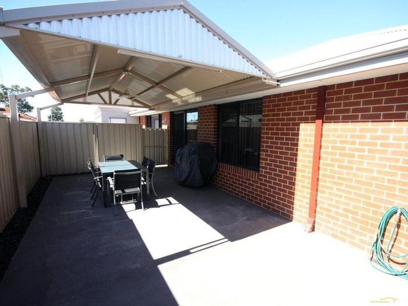 3/12 Nuytsia Avenue, Carey Park WA 6230