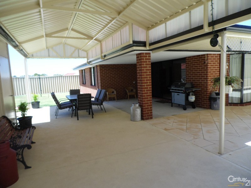 20 Chisholm Road, Dalyellup WA 6230