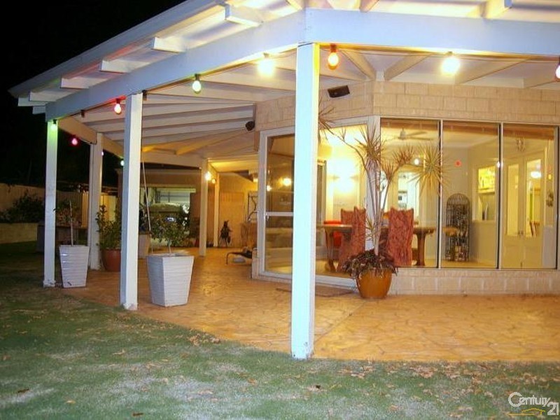 8 Litham Place, Pelican Point WA 6230