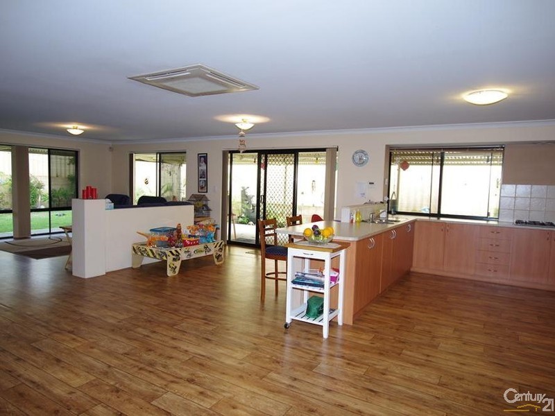 12 Peridot Street, Dalyellup WA 6230