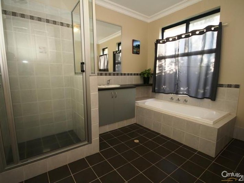 5 Connemara Way, Australind WA 6233