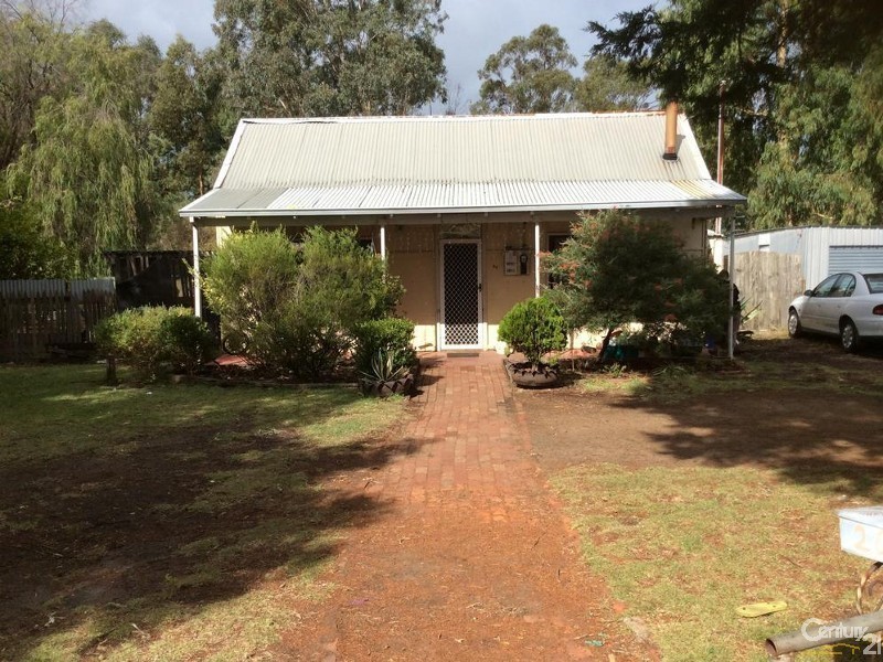 26 Gladstone Cres, Collie WA 6225