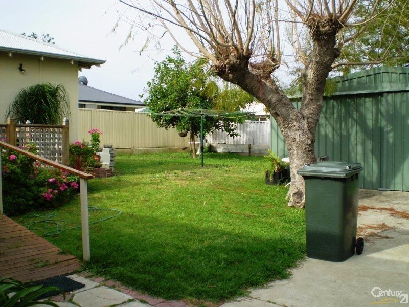 11 Moolyeen Road, Bunbury WA 6230