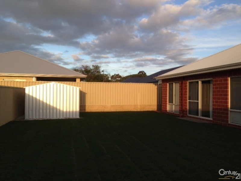 11 Reuben way, Millbridge WA 6232