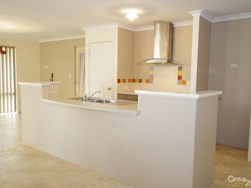 6 Oxley Pass, Dalyellup WA 6230
