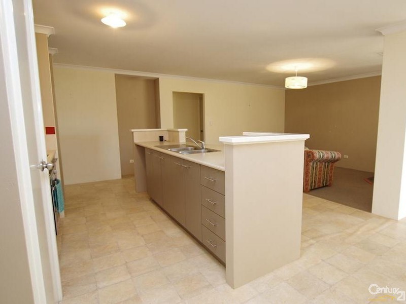 6 Oxley Pass, Dalyellup WA 6230