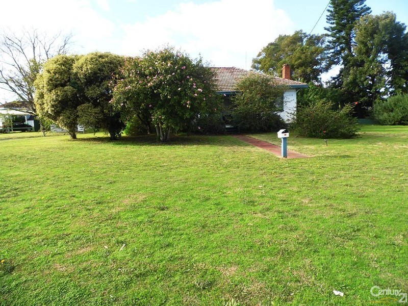 2 Dyinda Street, Carey Park WA 6230